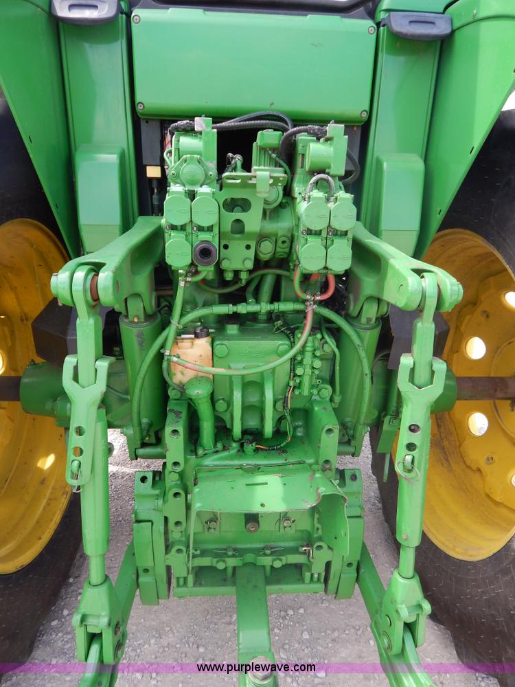 image for item I4678 2005 John Deere 7520 tractor