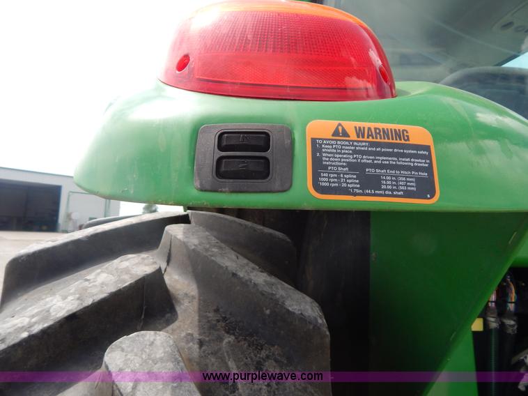 image for item I4678 2005 John Deere 7520 tractor