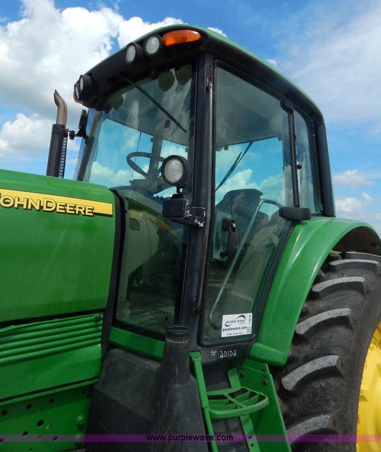 image for item I4678 2005 John Deere 7520 tractor
