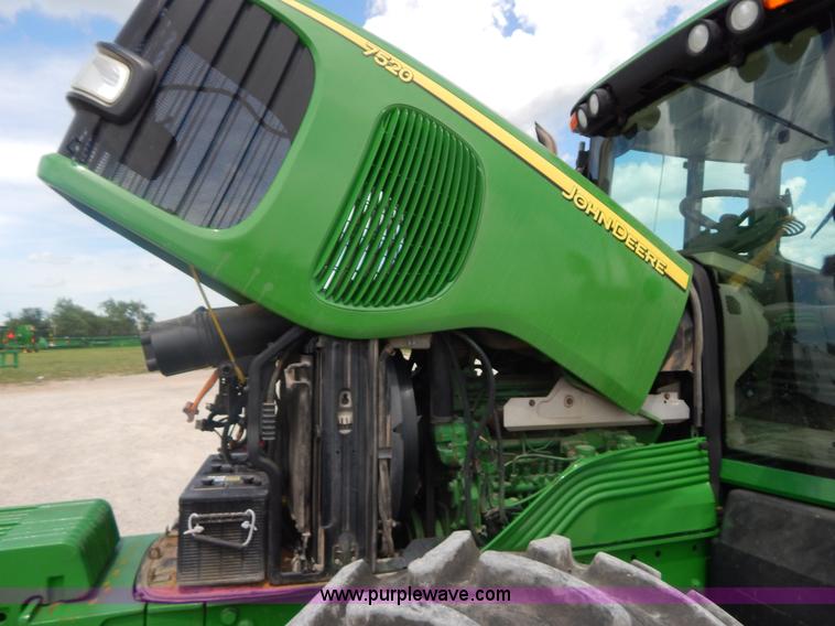 image for item I4678 2005 John Deere 7520 tractor