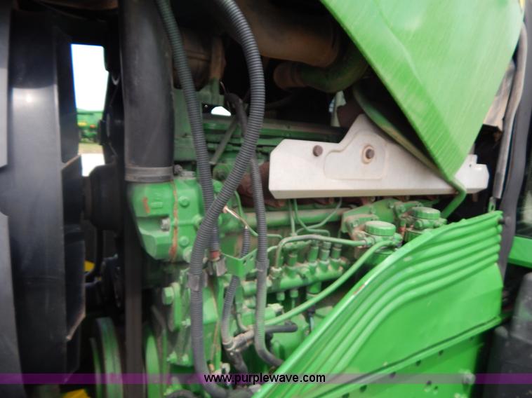 image for item I4678 2005 John Deere 7520 tractor