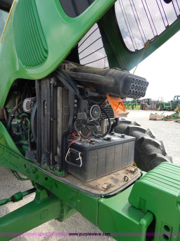 image for item I4678 2005 John Deere 7520 tractor