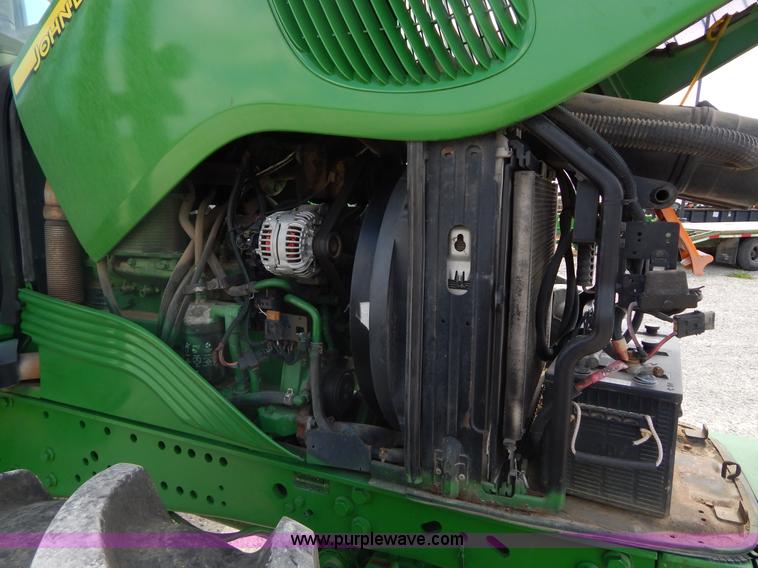 image for item I4678 2005 John Deere 7520 tractor