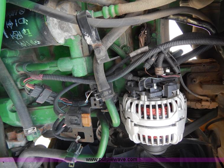 image for item I4678 2005 John Deere 7520 tractor