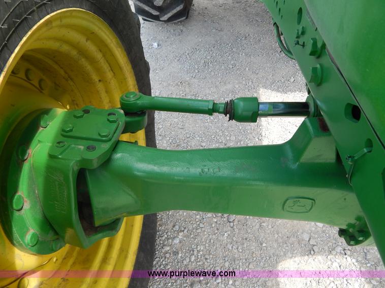 image for item I4678 2005 John Deere 7520 tractor