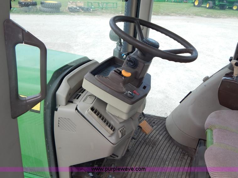 image for item I4678 2005 John Deere 7520 tractor