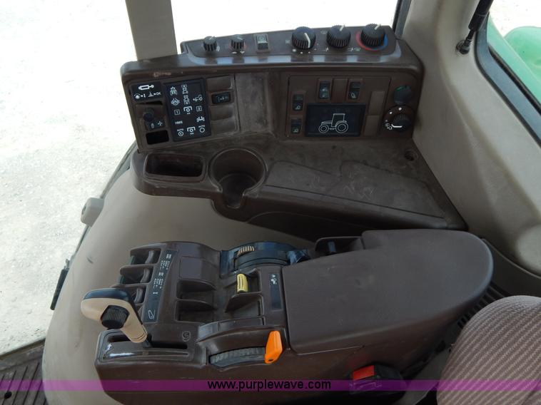 image for item I4678 2005 John Deere 7520 tractor