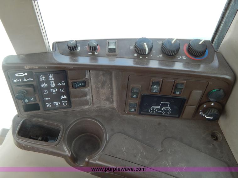 image for item I4678 2005 John Deere 7520 tractor