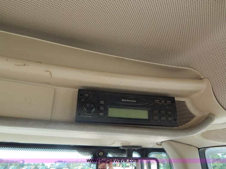 image for item I4678 2005 John Deere 7520 tractor