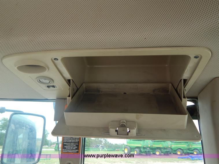 image for item I4678 2005 John Deere 7520 tractor