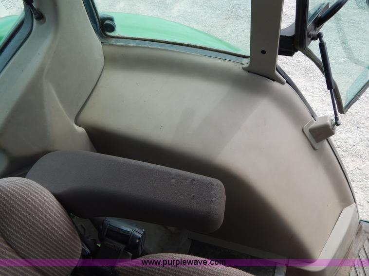 image for item I4678 2005 John Deere 7520 tractor