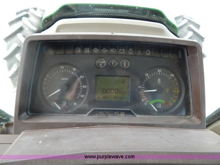 image for item I4678 2005 John Deere 7520 tractor