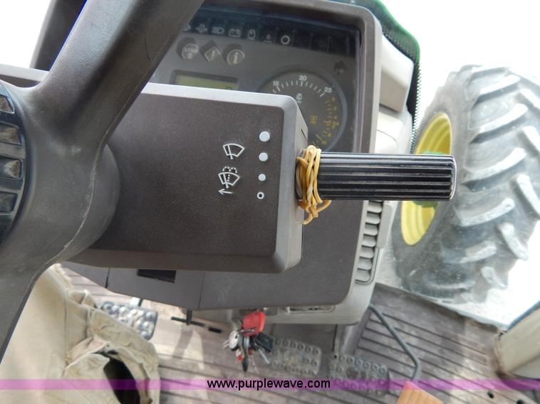 image for item I4678 2005 John Deere 7520 tractor