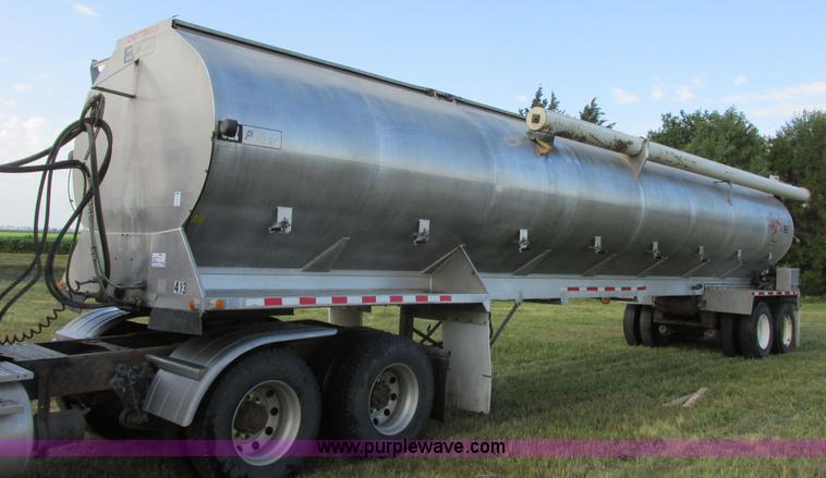 image for item I6239 1999 CEI Pacer AT35L-40-1567 aluminum bulk feed trailer