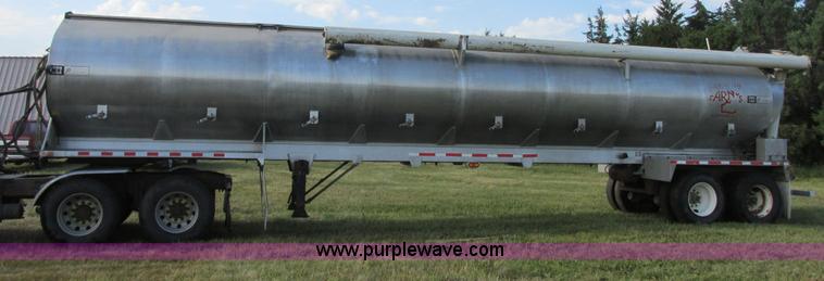 image for item I6239 1999 CEI Pacer AT35L-40-1567 aluminum bulk feed trailer