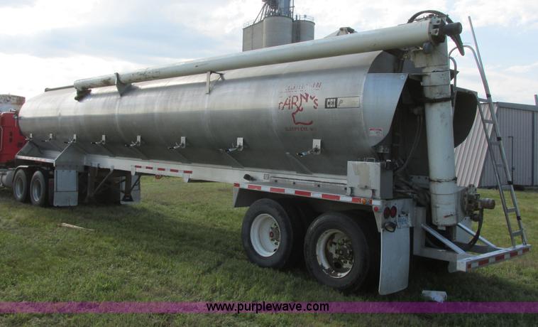 image for item I6239 1999 CEI Pacer AT35L-40-1567 aluminum bulk feed trailer