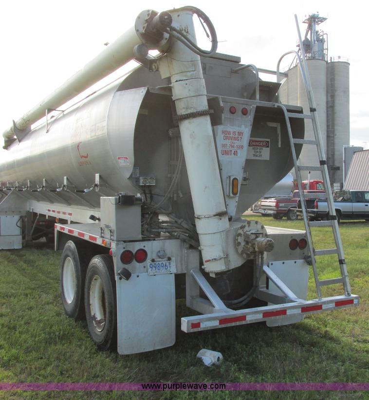 image for item I6239 1999 CEI Pacer AT35L-40-1567 aluminum bulk feed trailer