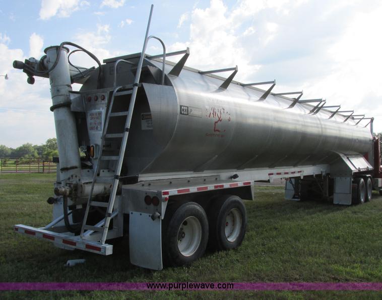 image for item I6239 1999 CEI Pacer AT35L-40-1567 aluminum bulk feed trailer