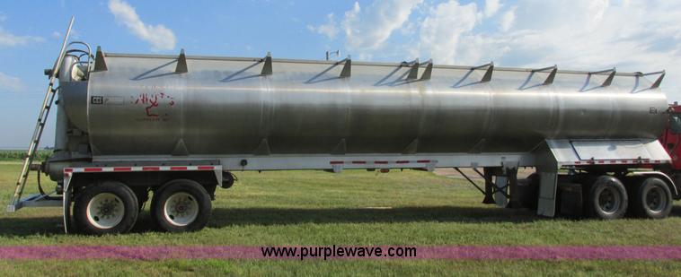 image for item I6239 1999 CEI Pacer AT35L-40-1567 aluminum bulk feed trailer