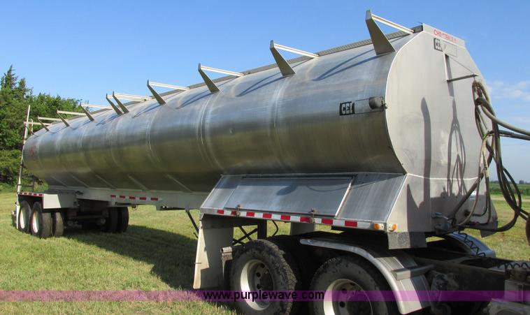 image for item I6239 1999 CEI Pacer AT35L-40-1567 aluminum bulk feed trailer