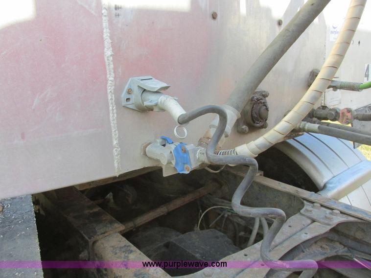 image for item I6239 1999 CEI Pacer AT35L-40-1567 aluminum bulk feed trailer