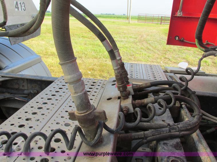 image for item I6239 1999 CEI Pacer AT35L-40-1567 aluminum bulk feed trailer