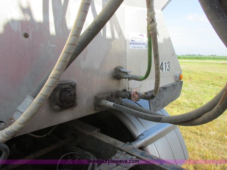 image for item I6239 1999 CEI Pacer AT35L-40-1567 aluminum bulk feed trailer