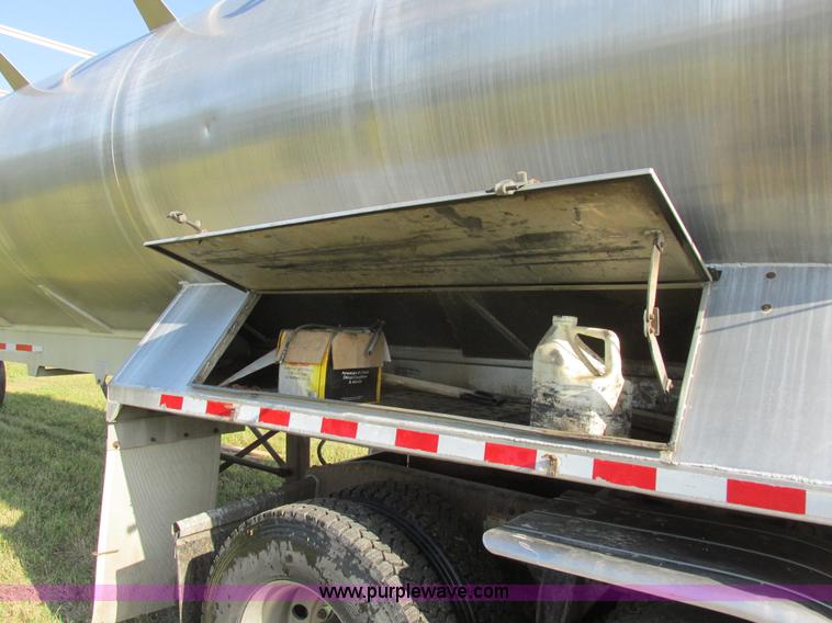 image for item I6239 1999 CEI Pacer AT35L-40-1567 aluminum bulk feed trailer