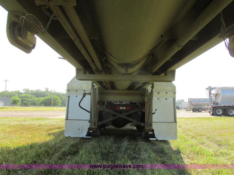 image for item I6239 1999 CEI Pacer AT35L-40-1567 aluminum bulk feed trailer