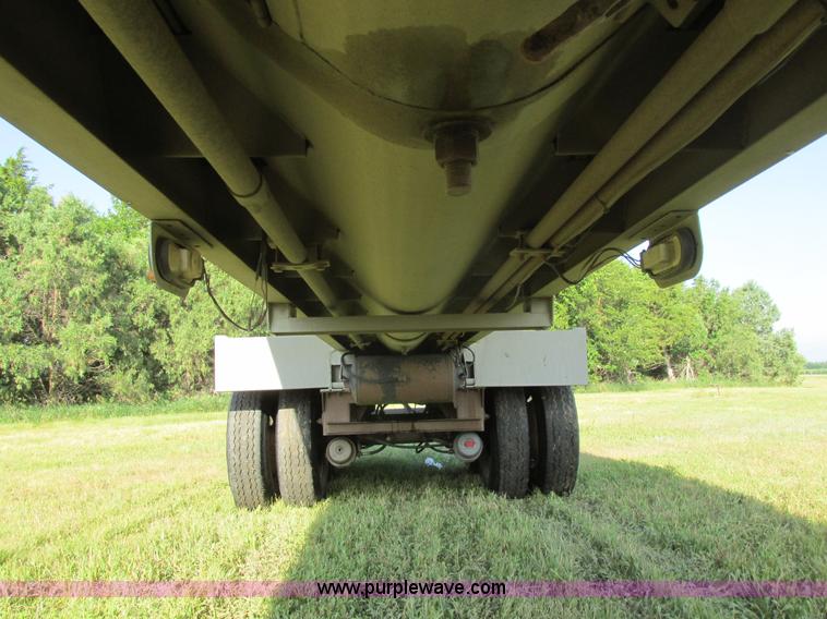 image for item I6239 1999 CEI Pacer AT35L-40-1567 aluminum bulk feed trailer