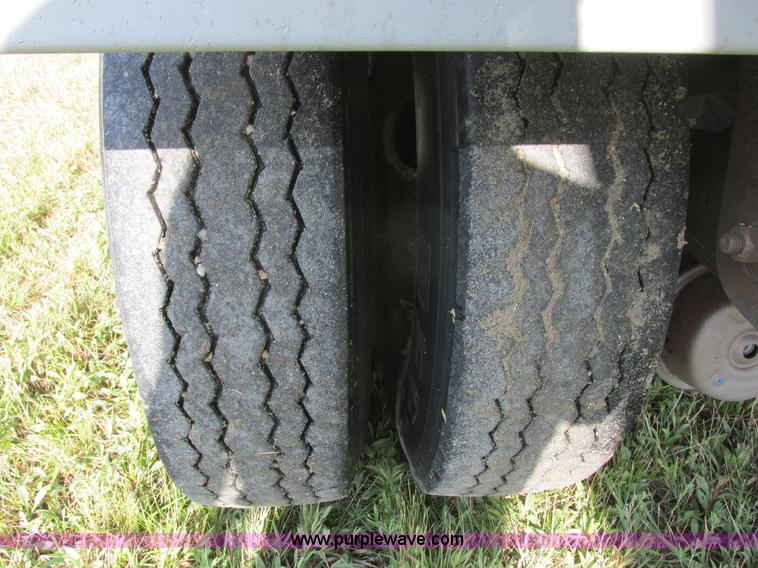 image for item I6239 1999 CEI Pacer AT35L-40-1567 aluminum bulk feed trailer