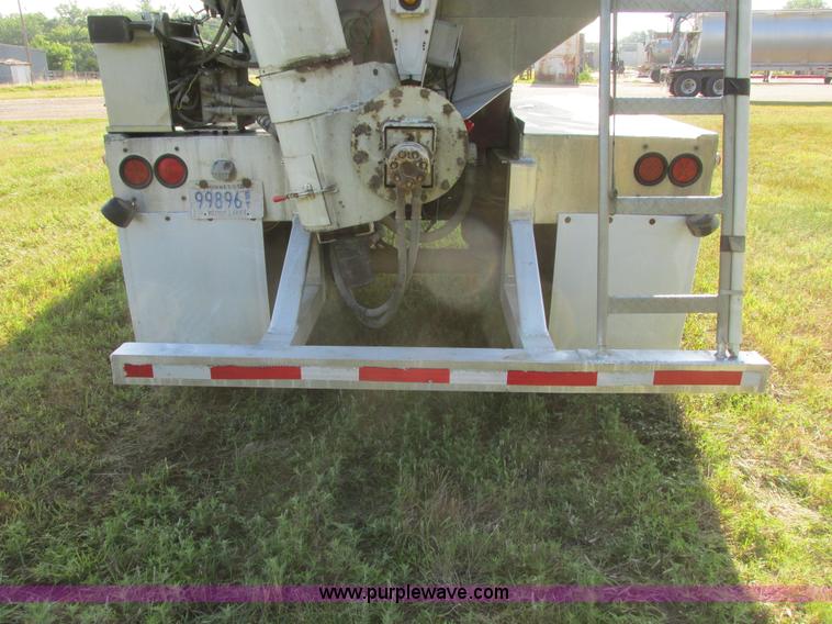 image for item I6239 1999 CEI Pacer AT35L-40-1567 aluminum bulk feed trailer
