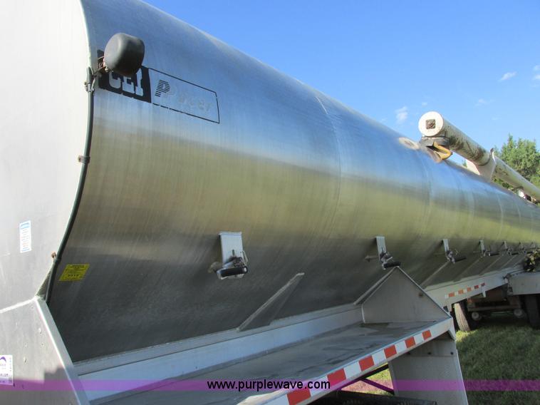 image for item I6239 1999 CEI Pacer AT35L-40-1567 aluminum bulk feed trailer