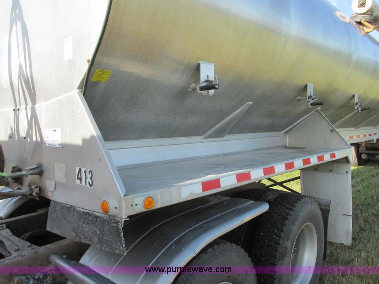 image for item I6239 1999 CEI Pacer AT35L-40-1567 aluminum bulk feed trailer