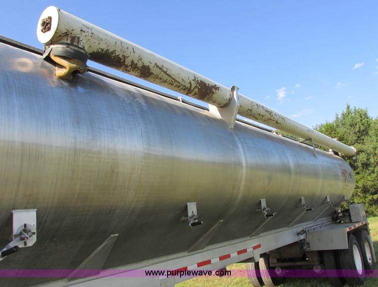 image for item I6239 1999 CEI Pacer AT35L-40-1567 aluminum bulk feed trailer