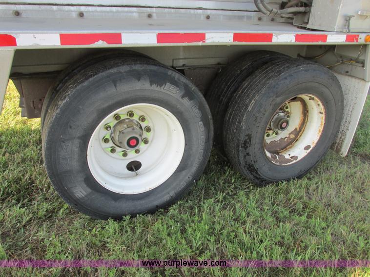 image for item I6239 1999 CEI Pacer AT35L-40-1567 aluminum bulk feed trailer