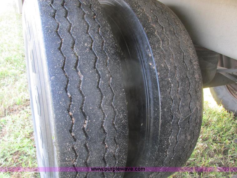 image for item I6239 1999 CEI Pacer AT35L-40-1567 aluminum bulk feed trailer