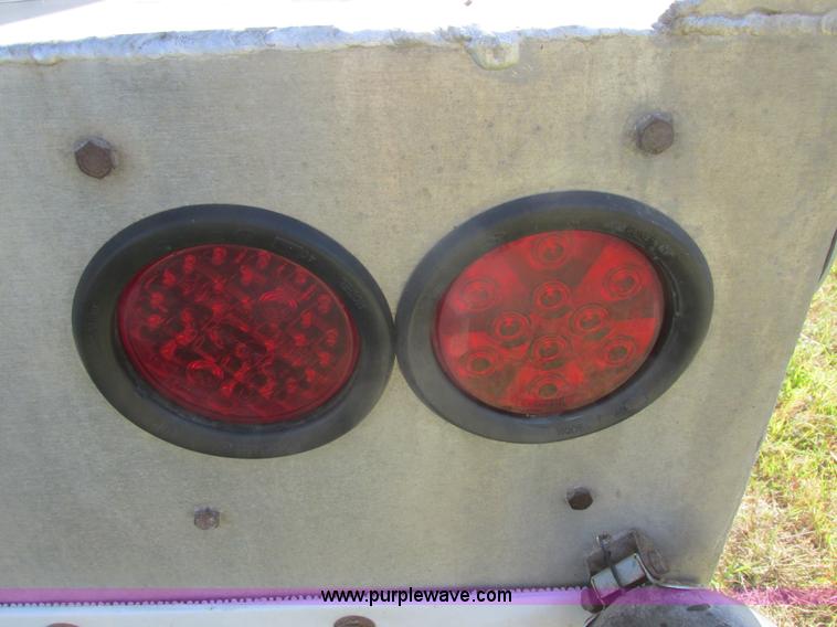 image for item I6239 1999 CEI Pacer AT35L-40-1567 aluminum bulk feed trailer