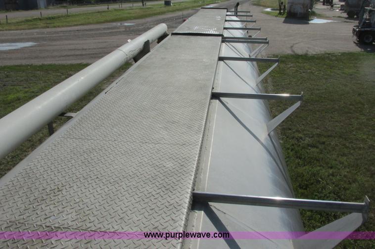 image for item I6239 1999 CEI Pacer AT35L-40-1567 aluminum bulk feed trailer