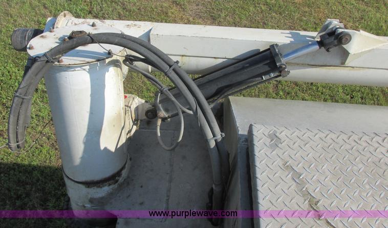 image for item I6239 1999 CEI Pacer AT35L-40-1567 aluminum bulk feed trailer