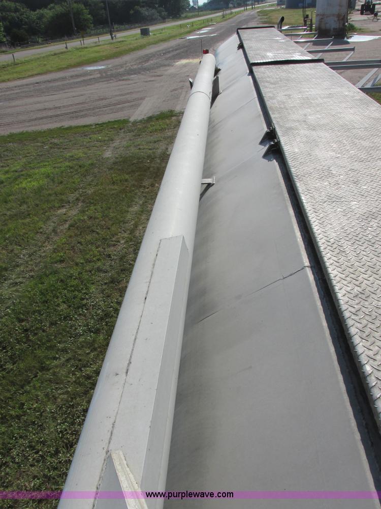 image for item I6239 1999 CEI Pacer AT35L-40-1567 aluminum bulk feed trailer