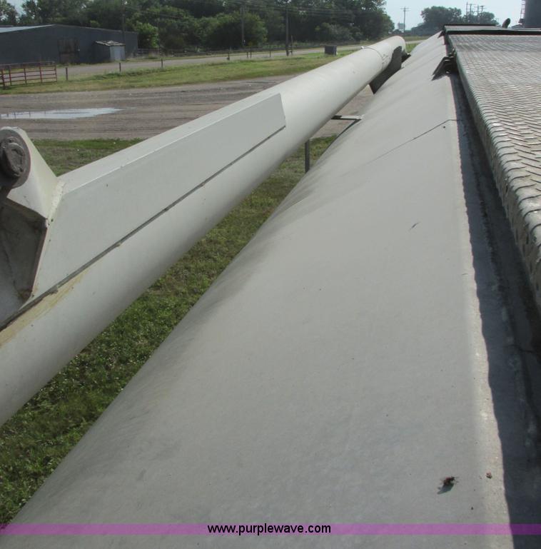 image for item I6239 1999 CEI Pacer AT35L-40-1567 aluminum bulk feed trailer