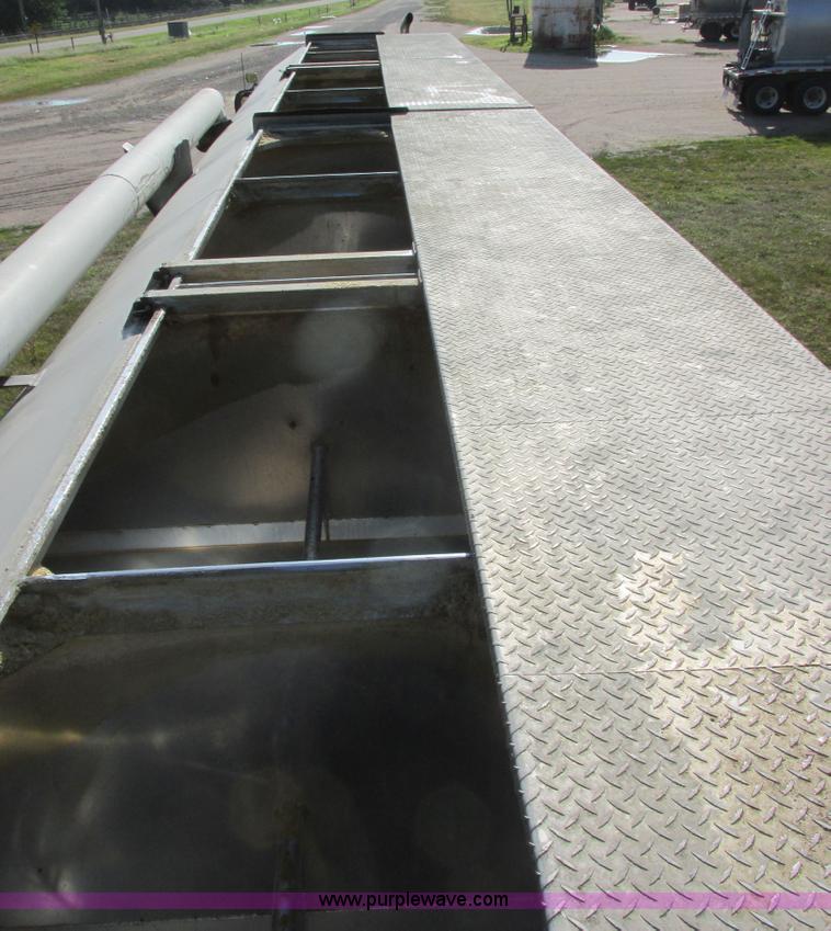image for item I6239 1999 CEI Pacer AT35L-40-1567 aluminum bulk feed trailer