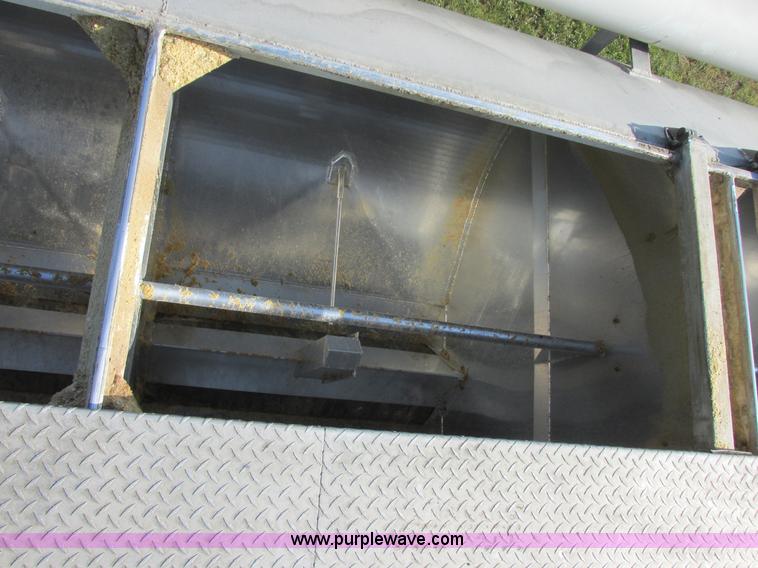 image for item I6239 1999 CEI Pacer AT35L-40-1567 aluminum bulk feed trailer