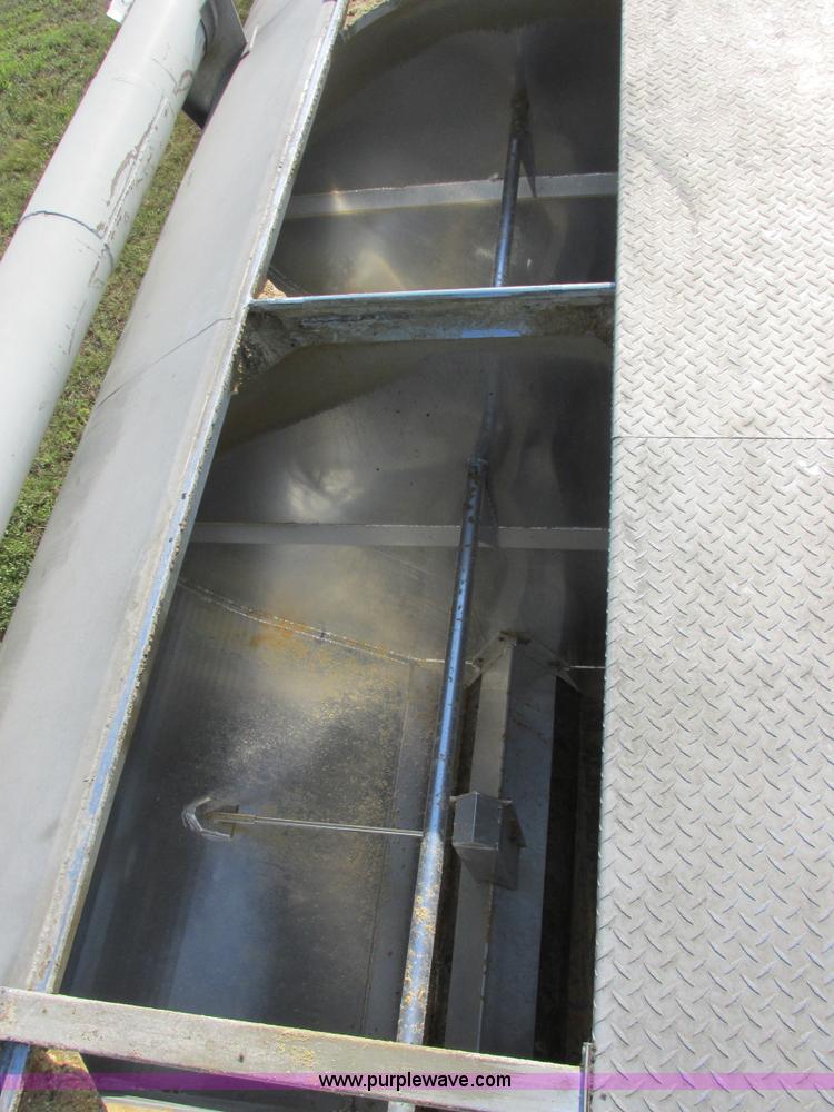 image for item I6239 1999 CEI Pacer AT35L-40-1567 aluminum bulk feed trailer