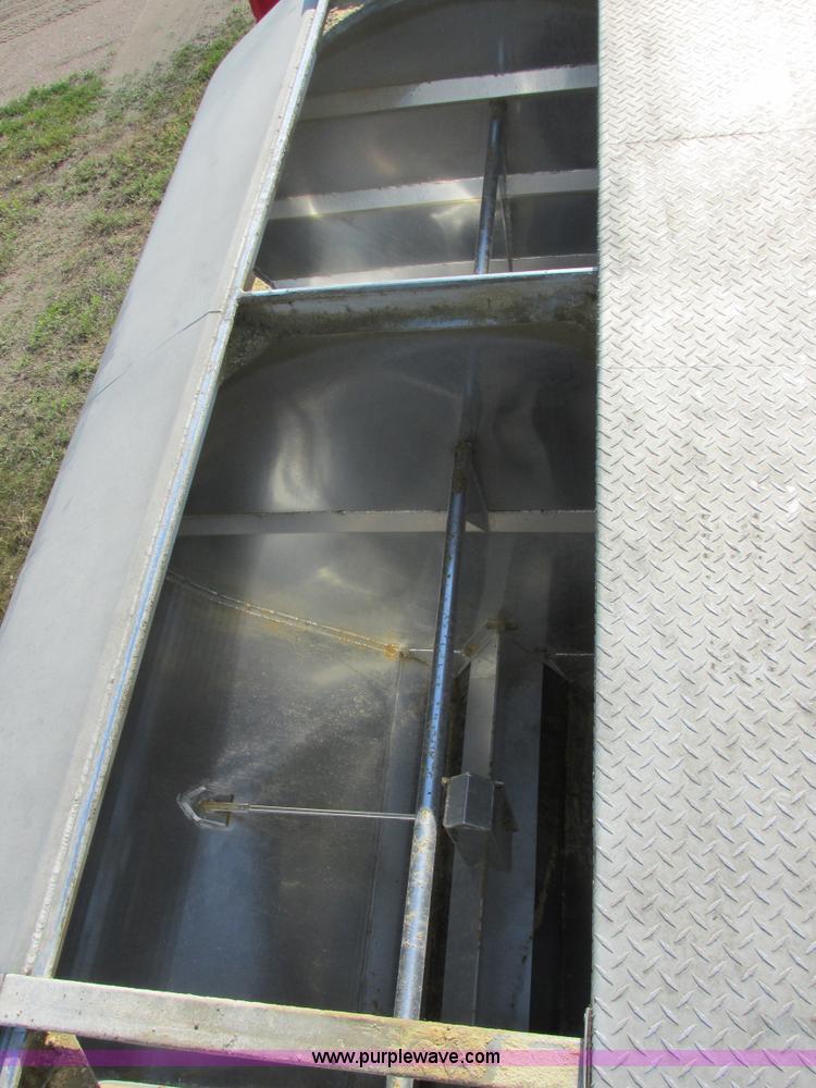 image for item I6239 1999 CEI Pacer AT35L-40-1567 aluminum bulk feed trailer