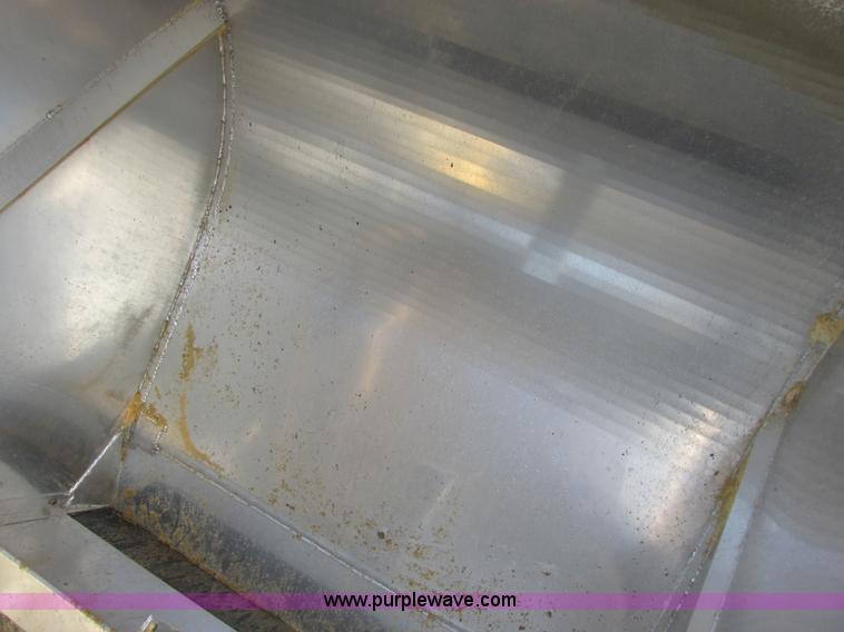 image for item I6239 1999 CEI Pacer AT35L-40-1567 aluminum bulk feed trailer