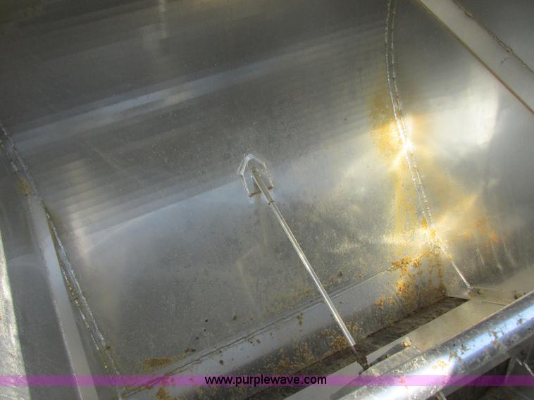 image for item I6239 1999 CEI Pacer AT35L-40-1567 aluminum bulk feed trailer