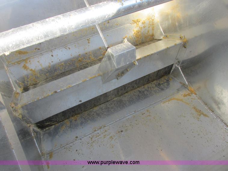 image for item I6239 1999 CEI Pacer AT35L-40-1567 aluminum bulk feed trailer