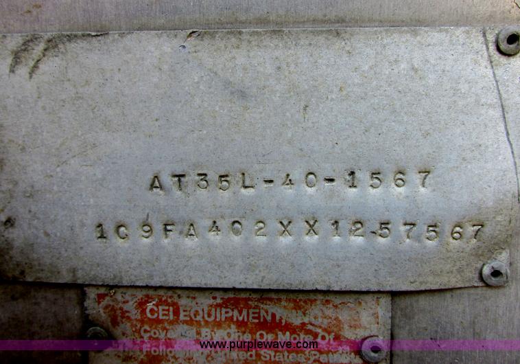 image for item I6239 1999 CEI Pacer AT35L-40-1567 aluminum bulk feed trailer